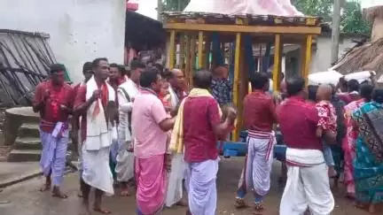 ଅମ୍ବାଭୋନା: ବଡମାଳ ଗ୍ରାମରେ ପ୍ରସିଦ୍ଧ ବାହୁଡାଯାତ୍ରା ଅନୁଷ୍ଠିତ, ପରିବେଷଣ ହେଲା ପ୍ରସିଦ୍ଧ ସଂପ୍ରଦା ଲୋକନୃତ୍ଯ