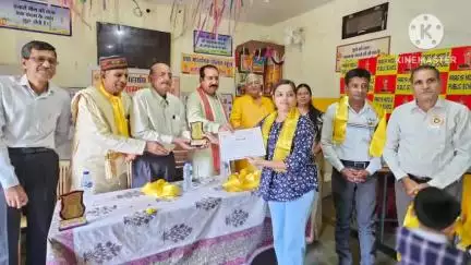 नीमच नगर: पालक महासंघ मध्य प्रदेश जिला इकाई नीमच ने गायत्री मंदिर में प्रतिभावान विद्यार्थियों को किया सम्मानित