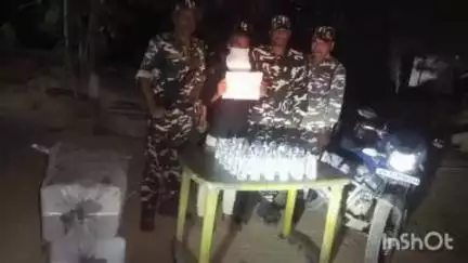 हरलाखी: नहरनिया एसएसबी BOP के जवानों ने 480 बोतल शराब और बाइक के साथ एक धंधेबाज को किया गिरफ्तार