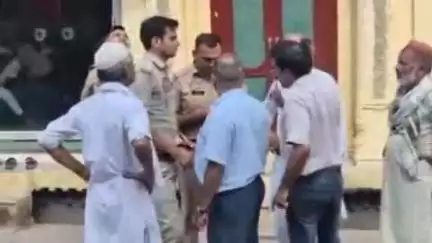 बीसलपुर: मोतीराम चौराहे पर नए रोड से ताजिया को निकलने का आरोप लगाकर हिंदू पक्ष ने पुलिस से की शिकायत