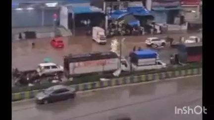 ठाणे: शिळफाटा येथे पाणी साचल्यामुळे वाहतूक कोंडी