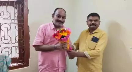 ରାୟଗଡା: ଜିଲ୍ଲା କଂଗ୍ରେସ କମିଟିର ନୂତନ ସଭାପତିଙ୍କୁ ରାୟଗଡା ସ୍ଥିତ ବାସ ଭବନରେ ଭେଟି ଶୁଭେଚ୍ଛା ଜ୍ଞାପନ କଲେ ଗୁଡାରି ଅଂଚଳ ବାସୀ