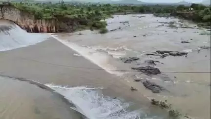 धुळे: अक्कलपाडा धरणातून पांझरा नदीत विसर्ग होण्याची शक्यता; नदीकाठच्या रहिवाशांना सतर्कतेचा इशारा!