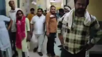 नगर के मोहल्ला हनीफगढ़ी में दो पक्षों के बीच जमकर हुई मारपीट, आधा दर्जन से अधिक घायल, पुलिस जांच में जुटी