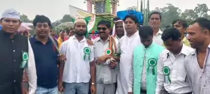 केरेडारी: मोहर्रम जुलूस में शामिल हुए प्रमुख निरंजन प्रसाद नायक, जिला परिषद सदस्य बासुदेव करमाली और मुखिया देवकी महतो