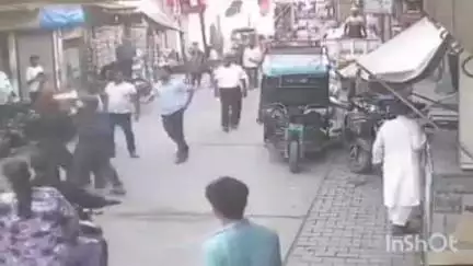 कोल: जयगंज में गाड़ी खड़ी करने को लेकर दूसरे पक्ष ने किया वीडियो वायरल, आरोपी के भाई को व्यापारियों ने पीटकर किया घायल