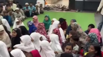 नगर: खासदार निलेश लंके यांच्या हस्ते यतीम खाना येथे शालेय साहित्याचं वाटप