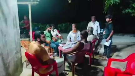 दिघलबैंक: आठगछिया समेत सभी पंचायतों में बीएलओ रात में भर रहे गणना प्रपत्र, प्रशासन कर रहा है निगरानी