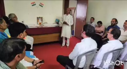 कुम्भराज: कुंभराज मंडल कार्यालय पर भाजपा नेताओं ने डॉक्टर श्यामा प्रसाद मुखर्जी की जयंती मनाई, अर्पित किए श्रद्धा सुमन