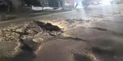 रजौन: पुनसिया से रायपुरा केमिकल फैक्ट्री तक सड़क मार्ग जर्जर और गड्ढे के कारण लोगों को हो रही है परेशानी #jansamasya