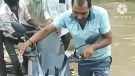 रावतभाटा: सरकारी अनदेखी पर गांव सुठाला के ग्रामीणों ने दिखाया हौसला, चंदा जुटाकर खुद बनाया पुल #jansamasya ।