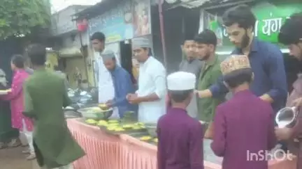 मोहर्रम पर्व के अवसर पर मुस्लिम समाज के गौसिया यंग कमेटी ने नयापारा चौक चकरभाठा में लंगर का आयोजन किया