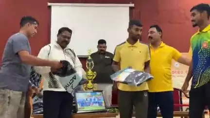 କୁଚିଣ୍ଡା: ଜିଲ୍ଲା ସ୍ତରୀୟ ଫୁଟବଲ୍ ଲିଗ୍ ରେ ବିଜେତା ଦଳ କୁ କୁଚିଣ୍ଡା ଠାରେ ସମ୍ବର୍ଦ୍ଧିତ କଲେ ମନ୍ତ୍ରୀ ରବି ନାଏକଙ
