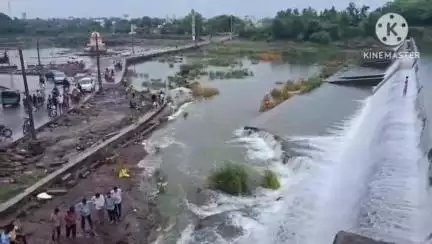 ગઢડા: ગઢડા શહેર સહિત 15 જેટલાં ગામોનો જીવાદોરી સમાન રમાઘાટ ડેમ બીજી વખત થયો ઓવરફલો.