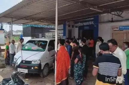 बड़ौदा: मूंडला में खेत पर घायल मिला युवक, इलाज के दौरान मौत, गर्दन पर चोट के निशान, बड़ौदा थाने में मामला दर्ज