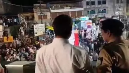 खंडवा नगर: खंडवा में एसपी और कलेक्टर ने देर रात ताजियों का निरीक्षण किया, शहर में किया भ्रमण