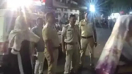 बड़वानी: मोहर्रम पर बड़वानी में हिंदू-मुस्लिम एकता की मिसाल, जियारत के लिए रखे ताजिए, श्रद्धालुओं ने चढ़ाई चिरौंजी-रेवड़ी