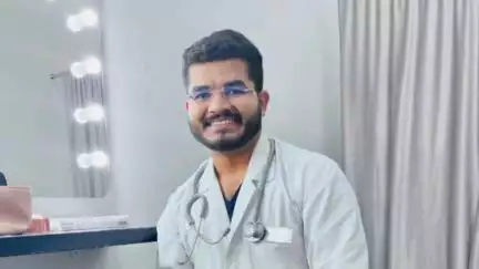 धरमधारी गांव में किसान का बेटा बना डॉक्टर विश्वजीत सिंह बोले गरीबों की सेवा करूंगा गांव में खुशी की लहर दौड़ी