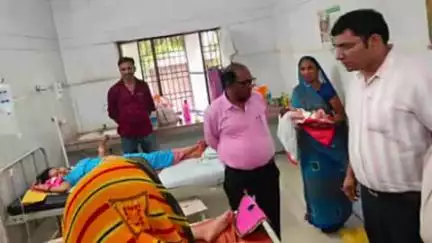 घाटमपुर: बिधनू सीएचसी में डीएम के निरीक्षण के दौरान प्राइवेट व्यक्ति पर्चा काटते मिला, स्वास्थ्य विभाग ने दी तहरीर