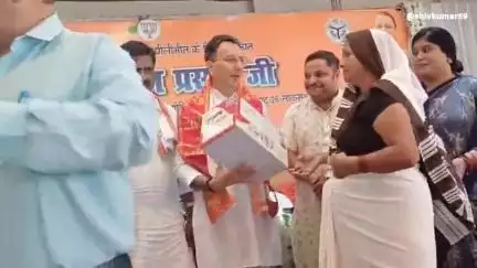 केंद्रीय राज्यमंत्री जितिन प्रसाद ने दूसरे दिन बरखेड़ा में आशा संगिनी को किया पुरस्कृत संचालन देवस्वरूप पटेल ने किया।