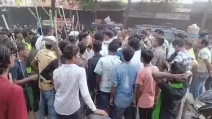हाजीपुर: कर्बला मैदान के गेट पर मोहर्रम के दो जुलूस आपस में भिड़े, जमकर चले ईंट-पत्थर