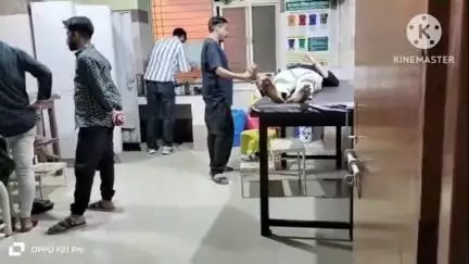 नीमच नगर: सावन और जवासा के बीच बस ने पिकअप को मारी टक्कर, गंभीर घायल निजी चिकित्सालय रेफर