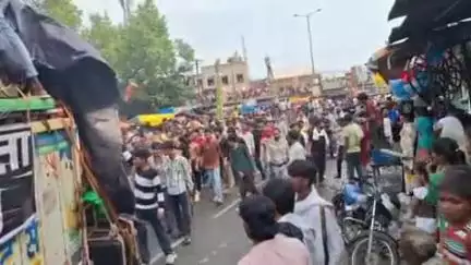 सासनी: कस्बा सासनी में मोहर्रम की दसवीं तारीख पर हजरत इमाम हुसैन की शहादत की याद में मातमी माहौल में निकाला गया ताजिया