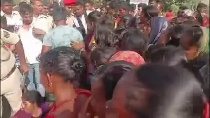 पातेपुर: तीसीऔता थाना क्षेत्र के डभैच्छ चौक के पास सड़क हादसे में घायल महिला की हुई मौत, लोगों ने SH-49 किया जाम