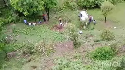 चम्बा: पधरी के पास खाई में गिरी पिकअप, चालक ने छलांग लगाकर बचाई अपनी जान