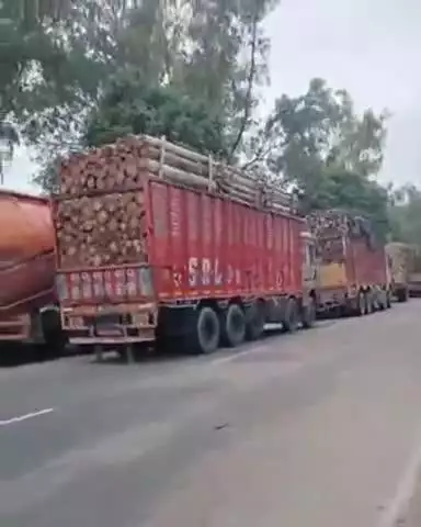 जगाधरी: सहारनपुर रोड पर दुसानी के पास लगा लंबा जाम, वाहन चालकों और राहगीरों को हो रही है परेशानी