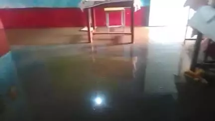agavadi itvari mohalla 8/11 me talab ka paani bhra sahaika Hui paresan@
