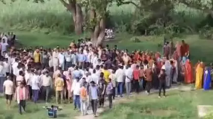 सीतापुर: हेमपुर में नेशनल हाईवे के किनारे मिला व्यक्ति का शव, हत्या की आशंका से मचा हड़कंप