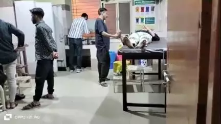 नीमच नगर: नीमच-मनासा मार्ग पर बस और पिकअप की टक्कर, दो गंभीर घायल, ज़िला अस्पताल में इलाज जारी