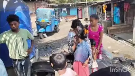 গুৱাহাটী: মহানগৰীৰ বামুনি মৈদামৰ  বিজিত চাঞ্চল্যকৰ হত্যাকাণ্ড
,এজন যুৱকে  দাৰে ডিঙিত ঘপিয়াই  হত্যা কৰে এগৰাকী মহিলাক