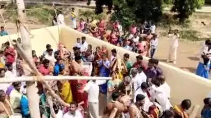 புவனகிரி: ஆதிவராகநத்தம் மகா காளியம்மன் ஆலயத்தில் மகா கும்பாபிஷேகம்- ட்ரோன் மூலம் புனித நீர் தெளிக்கப்பட்டது