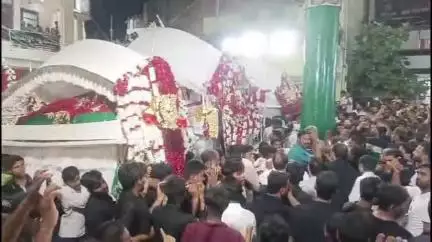 गाज़ीपुर: मोहर्रम को लेकर देर रात प्रशासन रहा सख्त, डीएम-एसपी ने किया पैदल गश्त, जनता को सुरक्षा का भरोसा दिलाया