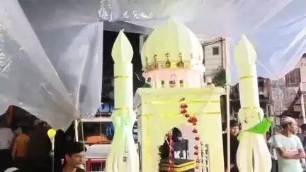 અંકલેશ્વર: અંકલેશ્વરમાં મોહરમ પર્વ નિમિત્તે નીકળેલ તાજીયાને ઠંડા કરવામાં આવ્યા હતા.
