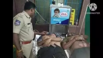 తిప్పర్తి: తిప్పర్తి మండలం రాయినగూడెం స్టేజి వద్ద ఆగిఉన్న కారును ఢీకొట్టిన కంటైనర్‌, తండ్రి, కుమారుడు మృతి