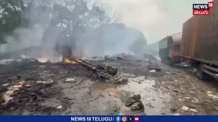 Massive Fire at Turbhe Truck Parking, Navy Mumbai |తుర్భే ట్రక్ పార్కింగ్‌లో భారీ అగ్నిప్రమాదం| N18V