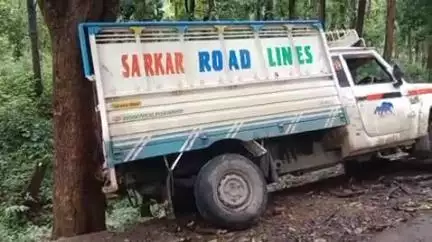 ଲାଞ୍ଜିଗଡ: ଲୋକନାଥ ପୁର ଛକ ନିକଟରେ ଭାରସାମ୍ୟ ହରାଇ ଦୁର୍ଘଟଣା ହେଲା ପିକ ଭେନ।