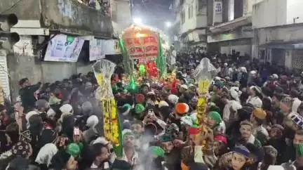 જૂનાગઢ: શહેરમાં તાજીયાઓનું જુલુસ નીકળ્યું શાંતિપૂર્ણ માહોલમાં વહેલી સવારે તાજિયાઓ ટાઢા કરાયા