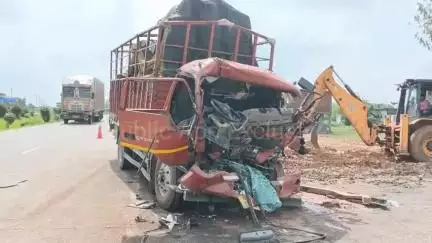 NH-30 स्वामी जी ढाबे के पास मिनी ट्रक खड़े ट्रक से टकराया, 2 की मौत, पुलिस मौके पर