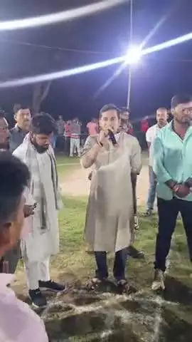 चकाई विधानसभा क्षेत्र अंतर्गत बरमोरिया पंचायत के गुडरबाद ईदगाह मैदान में हो रहे सर्किल क्रिकेट मैच का विधिवत शुभारंभ चंदन सिंह फाउंडेशन प्रमुख श्री चंदन सिंह जी ने फीता काटकर किया।