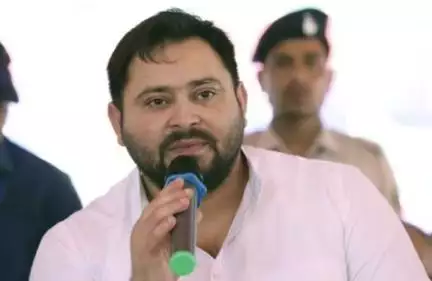 तेजस्वी यादव ने मीडिया पर बोला हमला; 'एजेंडा सेट करने वालों ने बिहार को बर्बाद किया, ये तेल-मालिश करने में माहिर'