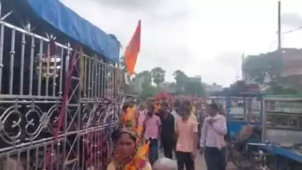 बिहार: पहाड़पुर मोहल्ला से 201 महिलाएं कलश यात्रा में हुईं शामिल, वैदिक मंत्रों के साथ अखंड कीर्तन शुरू
