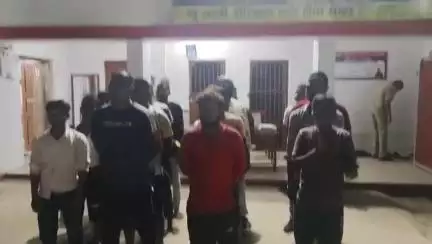 पिंड्रा: बड़ागांव में शराबियों ने थाने के सामने खाई कसम, कहा- खुले में नहीं पीएंगे शराब; वीडियो हुआ वायरल