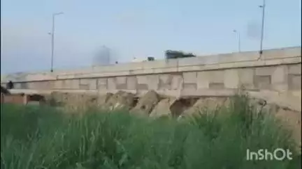 लखनऊ-प्रयागराज मुंशीगंज बाईपास के पास हाईवे पर सर्विस लेन की सड़क धसने और रोड लाइट खराब होने का वीडियो हुआ वायरल