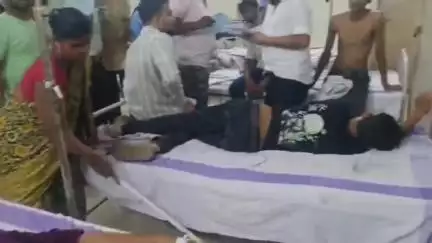 बाढ़: बाढ़ में हिंसक झड़प, तलवारबाजी और मारपीट में एक दर्जन घायल, पुलिस ने संभाला मोर्चा