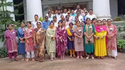 ଢେଙ୍କାନାଳ ସଦର: ଓଡିଶା ରାଜସ୍ଵ ଅମଲା ସଂଘର କଳାବ୍ୟାଚ ପରିଧାନ, ଜିଲ୍ଲାପାଳଙ୍କ କାର୍ଯ୍ୟାଳୟରେ ଦାବିପତ୍ର