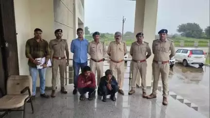 જેસર: વાડી વિસ્તારમાં મોરનો શિકાર કરનાર બે શખ્સોને વન વિભાગ દ્વારા ઝડપી જેલ હવાલે કરવામાં આવ્યા